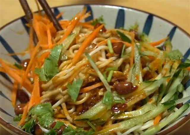 一到秋冬就饞這碗麻醬麵，筋道爽滑、香辣過癮，10分鐘能做3碗