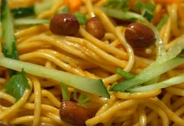 一到秋冬就饞這碗麻醬麵,筋道爽滑、香辣過癮,10分鐘能做3碗