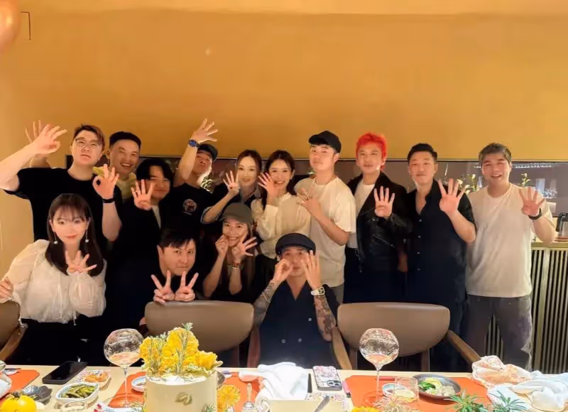 陳赫生日聚會好熱鬧,有鄧超陳小春應采兒朱楨夫婦,還有她和他