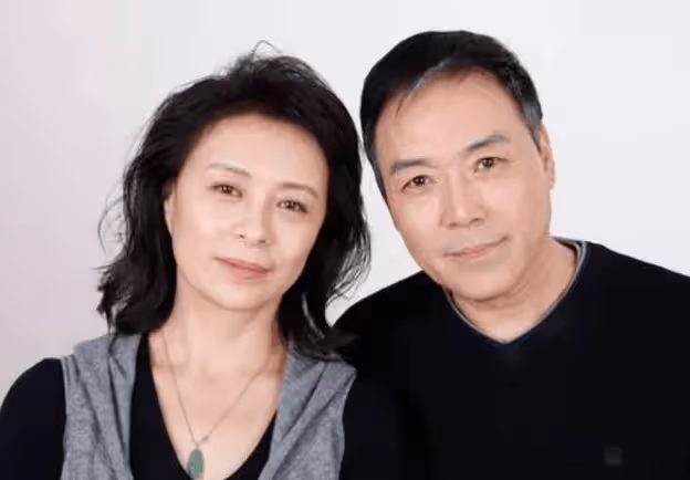 她是國家一級演員，與富豪結婚37年零緋聞，如今兒子是驕傲