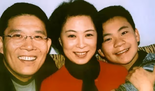 她是國家一級演員,與富豪結婚37年零緋聞,如今兒子是驕傲