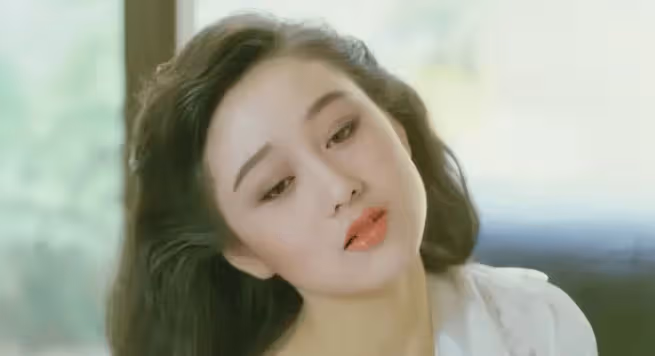 利智算不算頂級美人?看看她和翁虹、關之琳的合影就一目了然了!