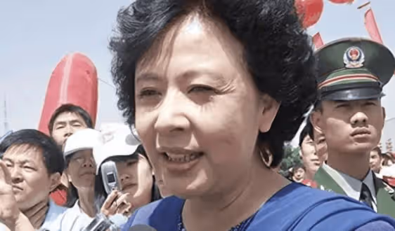 你還記得她嗎?她曾是央視最紅的主持人,如今過著普通老太太生活