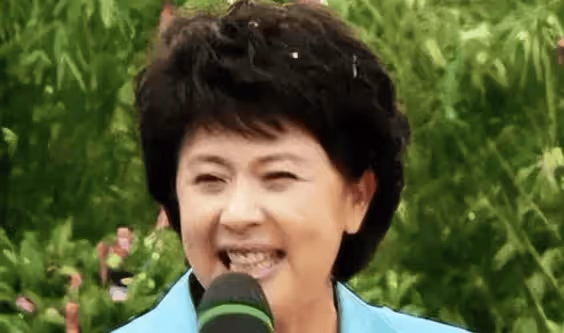 你還記得她嗎?她曾是央視最紅的主持人,如今過著普通老太太生活