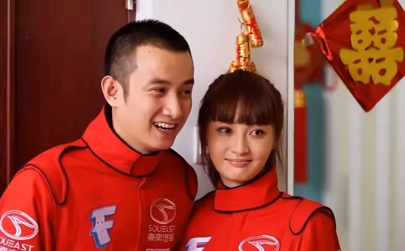 42歲姚笛重回紅毯狀態好!她美艷靚麗碾壓徐帆梁靜