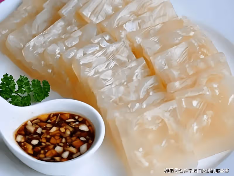 做豬皮凍，不要只會焯水！掌握3點，皮凍做好晶瑩剔透，無腥味