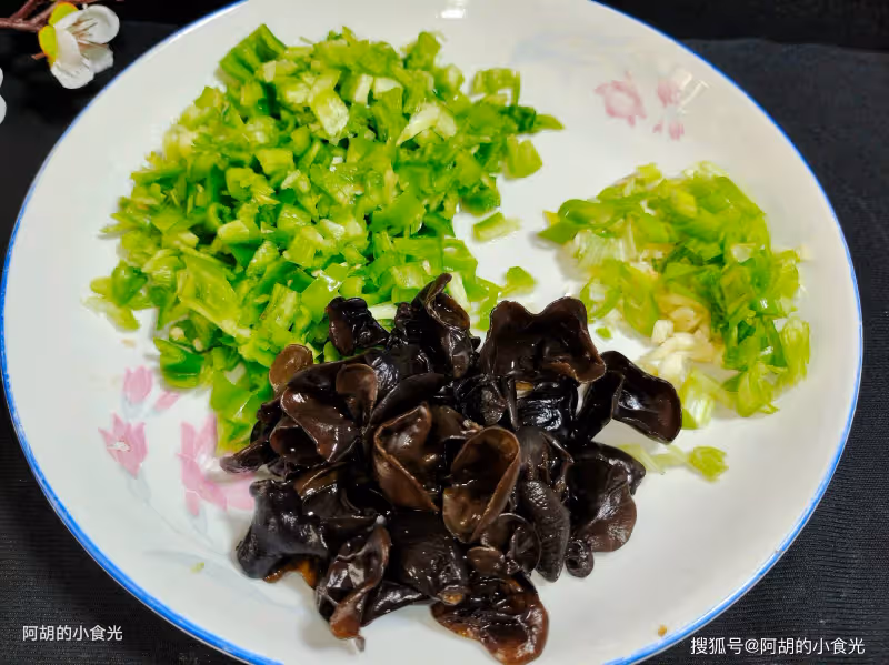 雞肉、魚肉靠邊站，入冬了就該多吃這菜！經常燜一鍋，高蛋白、沒肉一樣香