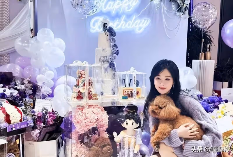 楊紫發32歲生日照,媒體痛批整容太過,網友表示越來越像劉曉慶