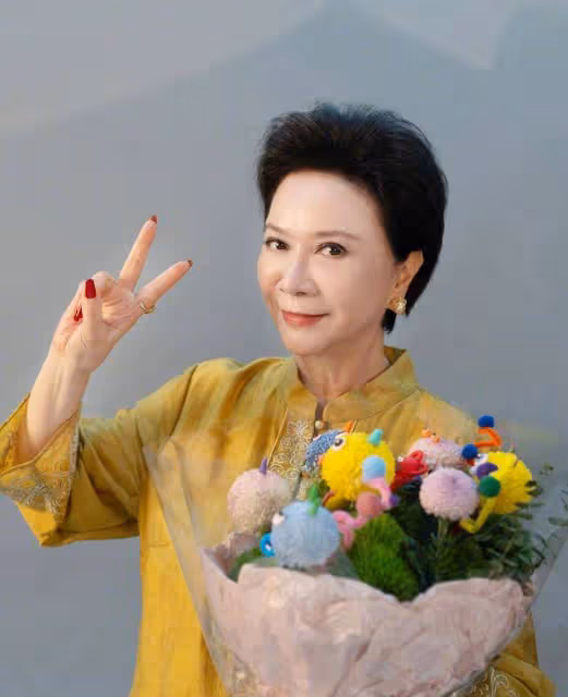 63歲蔡明現狀:整容留後遺症,希望再上春晚,替大齡兒子相親