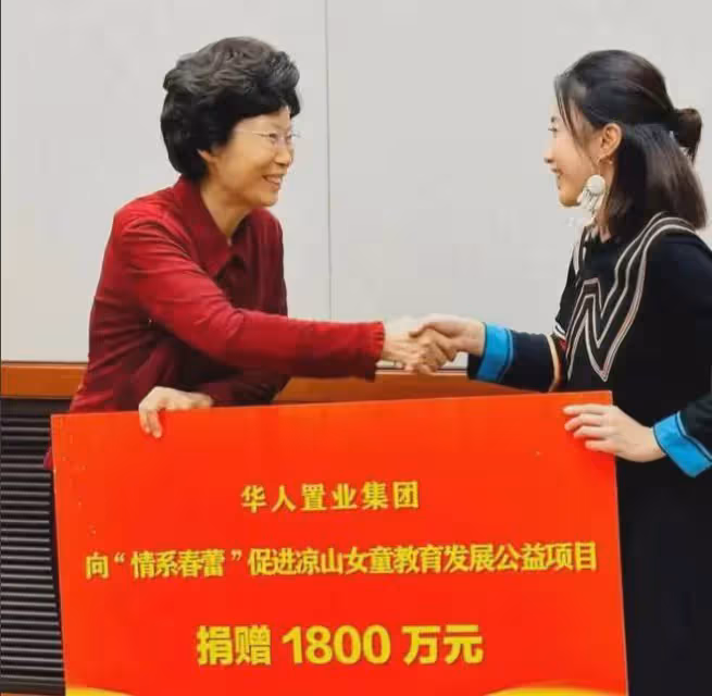 從八卦記者到身價500億富豪，被大劉捧在手心裡，卻獨愛針織