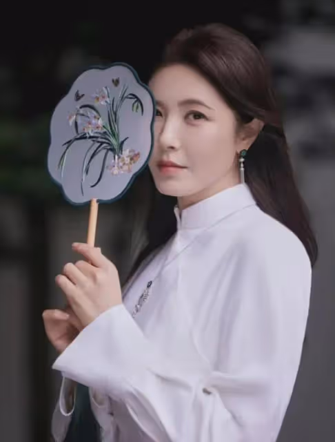 51歲李易祥:從機修工變平民影帝,現任是韓國美女,網友:有點牛