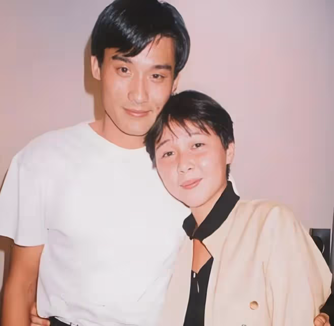 26歲成金像獎最年輕影帝,37年始終如一日戀慕「丑妻」