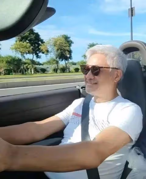 66歲港星傳坐擁千萬身家,與前妻離婚仍是好友,被問感情生活強調有老婆