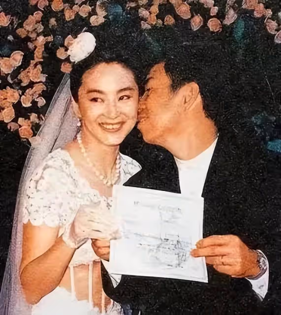19歲因戲生情,相戀20年沒結婚,40歲另嫁他人,她說:是我命不好