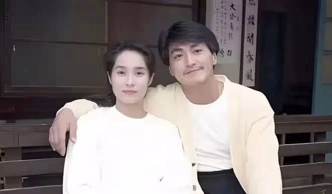最帥展昭何家勁:曾窮到搬屍謀生,與初戀許下約定,如今怎樣了?
