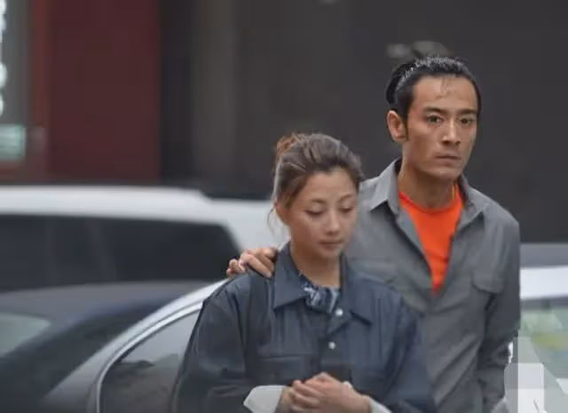 娶過郝蕾、負了殷桃,長得坑坑窪窪卻讓女神接連淪陷,他憑什麼?