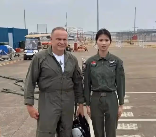 又美又颯,每年刷屏,美女飛行員徐楓燦如何成為天之驕子?