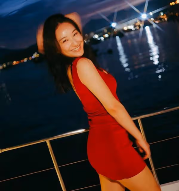 35歲TVB小花陳瀅疑似新戀情,和男友人情侶照互動顯親密