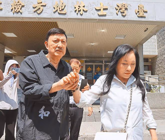 余苑綺離世2年,老公因詐騙被判入獄2年,岳母李亞萍回應活該