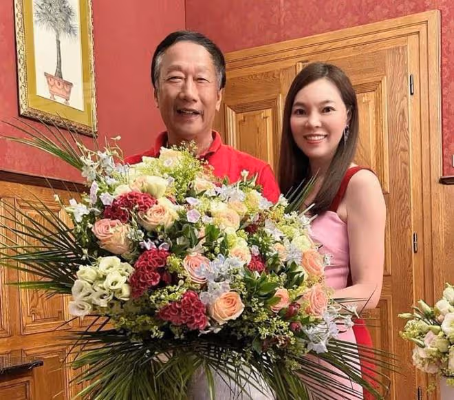曾馨瑩50歲生日,半個娛樂圈送祝福,74歲富豪老公缺席生日宴