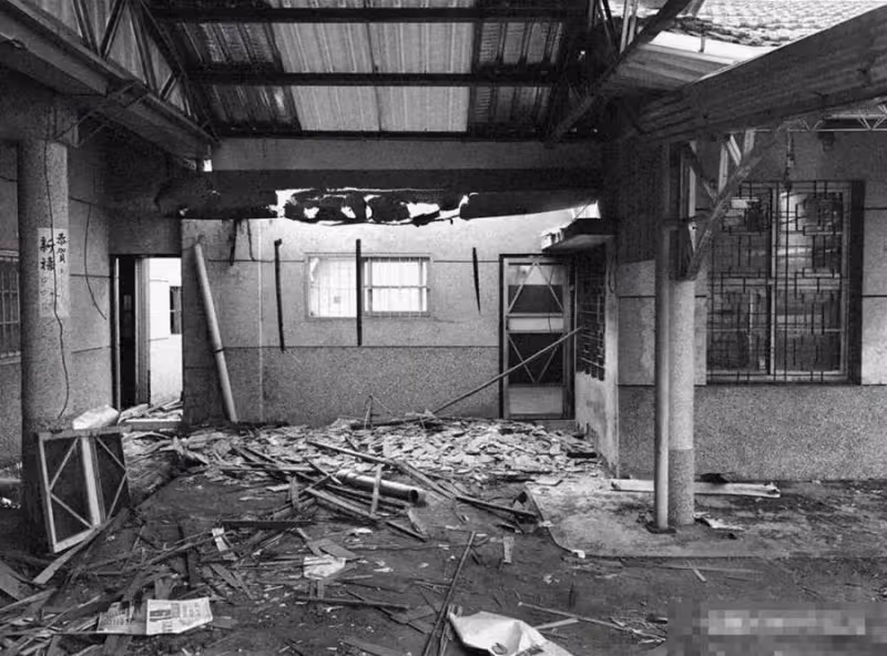 屏東父子堅持「買下破舊三合院」鄰居全傻眼，花2年「打造成人間天堂」現況羨煞旁人