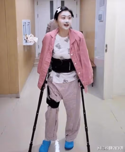 景甜曝出康復視頻!情況不太樂觀,上廁所都蹲不下去,十分樂觀堅強
