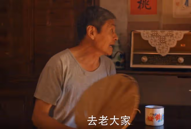 小巷人家：林武峰也給母親寄錢，宋瑩卻不在意，黃玲、宋瑩沒法比