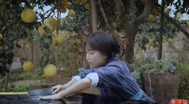 李子柒回歸,熱搜爆了!四年間發生了什麼?以後她的路又該怎麼走