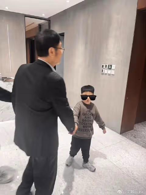 沈騰兒子6歲生日照曝光,小獅子長得白白胖胖,像爸又像媽超可愛