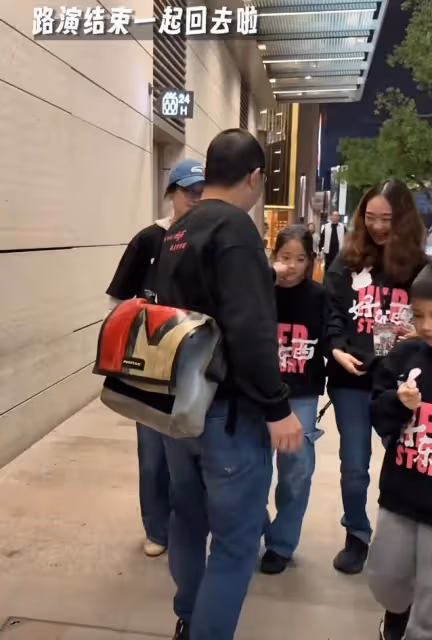 梅婷11歲女兒主演電影,全家總動員到場支持,快快大方自信星范足