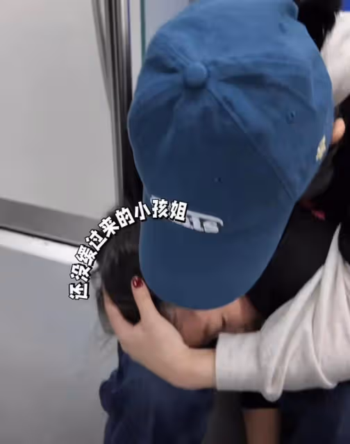 梅婷11歲女兒主演電影,全家總動員到場支持,快快大方自信星范足