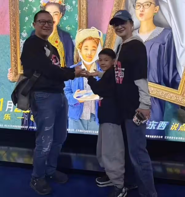 梅婷11歲女兒主演電影,全家總動員到場支持,快快大方自信星范足
