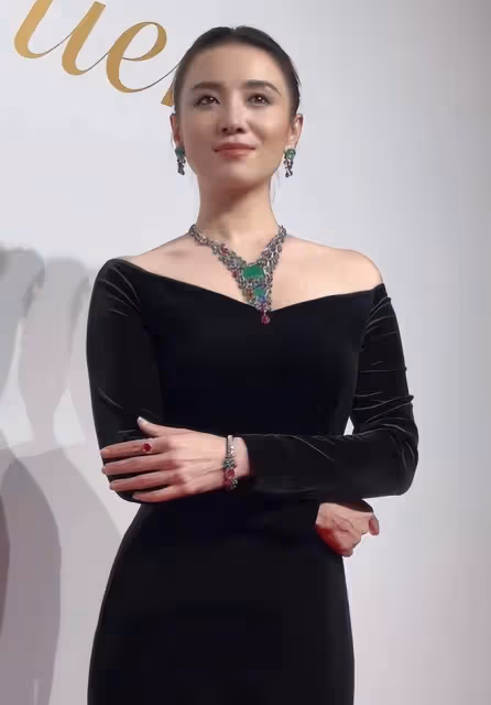 當44歲宋佳與58歲鞏俐站在一起，我才明白什麼叫頂級自律