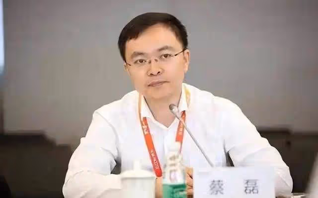 蔡磊現狀惹人淚目,舌頭嘴唇已經萎縮,洗澡用繩子吊,妻子很絕望