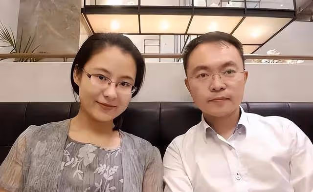 蔡磊現狀惹人淚目，舌頭嘴唇已經萎縮，洗澡用繩子吊，妻子很絕望