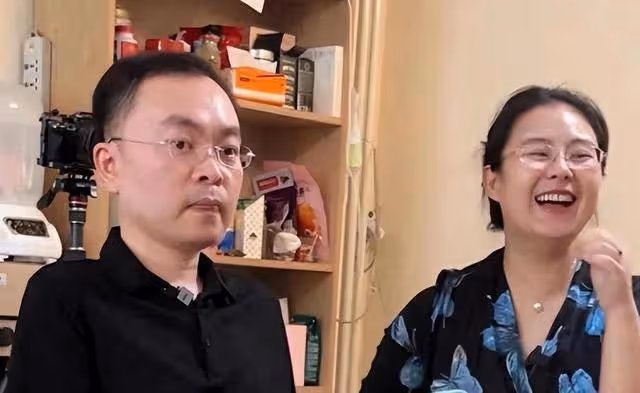 蔡磊現狀惹人淚目,舌頭嘴唇已經萎縮,洗澡用繩子吊,妻子很絕望