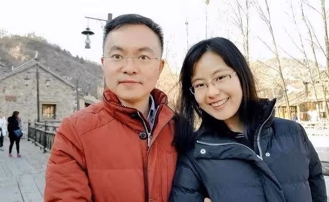 蔡磊現狀惹人淚目,舌頭嘴唇已經萎縮,洗澡用繩子吊,妻子很絕望