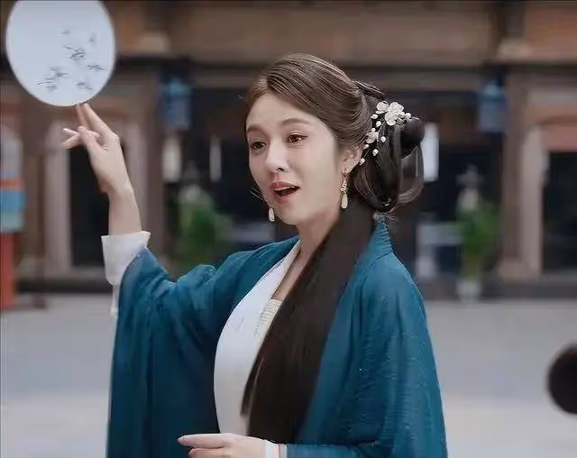 《永夜星河》王曉晨驚艷亮相媚骨天成!昔日寫真性感火辣