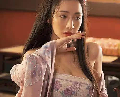 雪藏12年柳岩演性感火辣色誘《圓月彎刀》淪為多部網大?