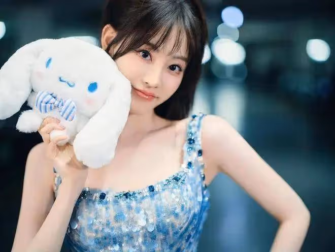曾拒絕於正卻演新劇女二圈粉！祝緒丹昔日美圖性感撩人