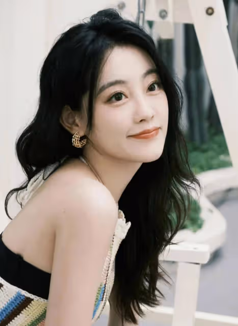 曾拒絕於正卻演新劇女二圈粉！祝緒丹昔日美圖性感撩人