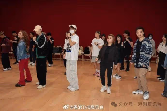 周吉佩坦言個唱會秀肌肉!譚輝智自稱「跳舞擔當」預告TVB台慶有驚喜