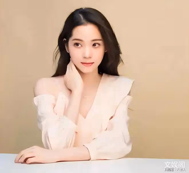 饑渴難耐?24歲歐陽娜娜曝新戀情,男友身份被扒,牽手上樓疑已同居