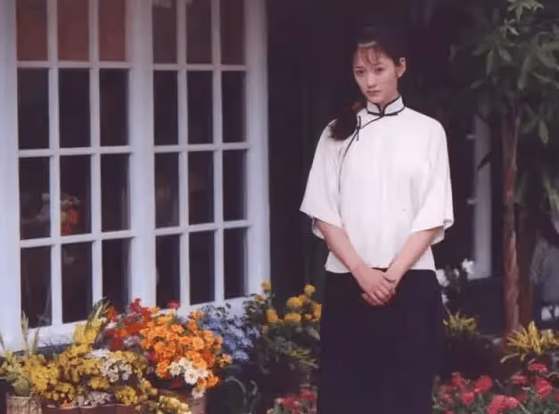 李小冉「近況曝光」:嫁男閨蜜,住8億豪宅,48歲的她宛如少女