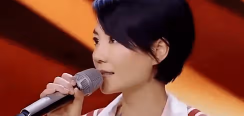 王菲女兒後台撞見張柏芝,她對張柏芝的三字稱呼,網友:太有教養