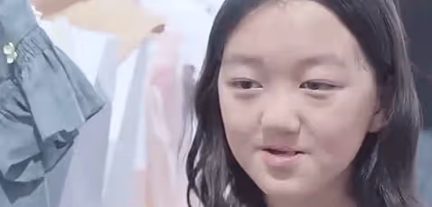 王菲女兒後台撞見張柏芝,她對張柏芝的三字稱呼,網友:太有教養