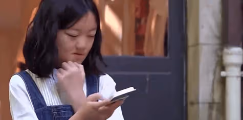王菲女兒後台撞見張柏芝,她對張柏芝的三字稱呼,網友:太有教養