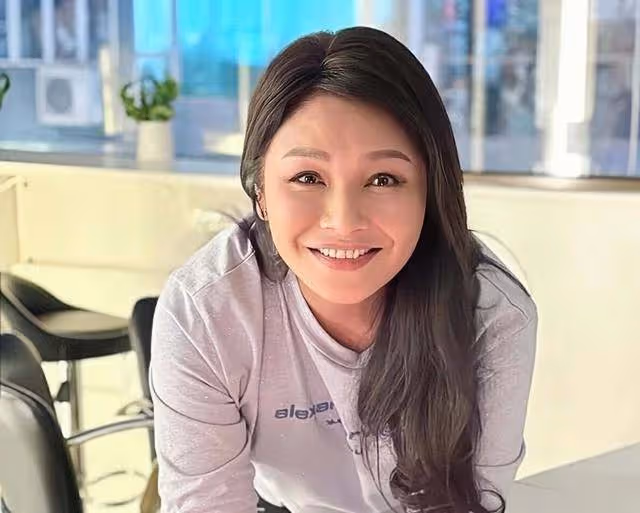 香港知名女星低調結婚,穿泳裝大秀豐滿身材,患乳腺癌心態良好