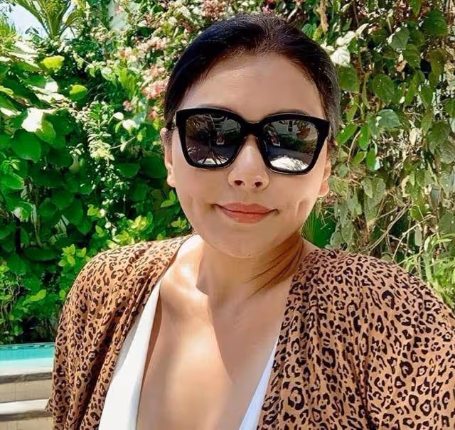 香港知名女星低調結婚,穿泳裝大秀豐滿身材,患乳腺癌心態良好