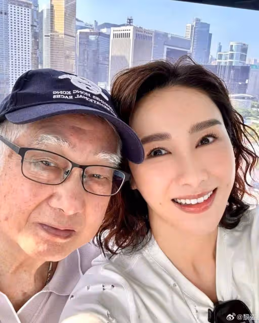 黎姿曬近況,年過半百素顏氣質依舊出眾,與父母弟弟坐摩天輪太溫馨